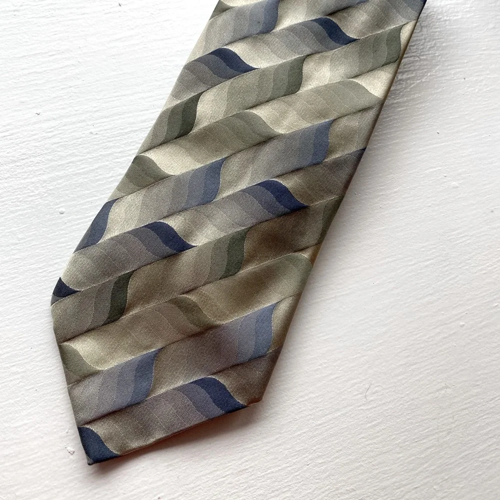 Vintage Tino Cosma Silk Necktie Handmade in Italy Wavy Striped Pattern